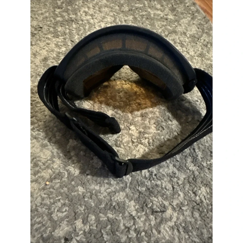 Oakley  Ski/Snowboard Goggles Amber Lens Black White Head strap